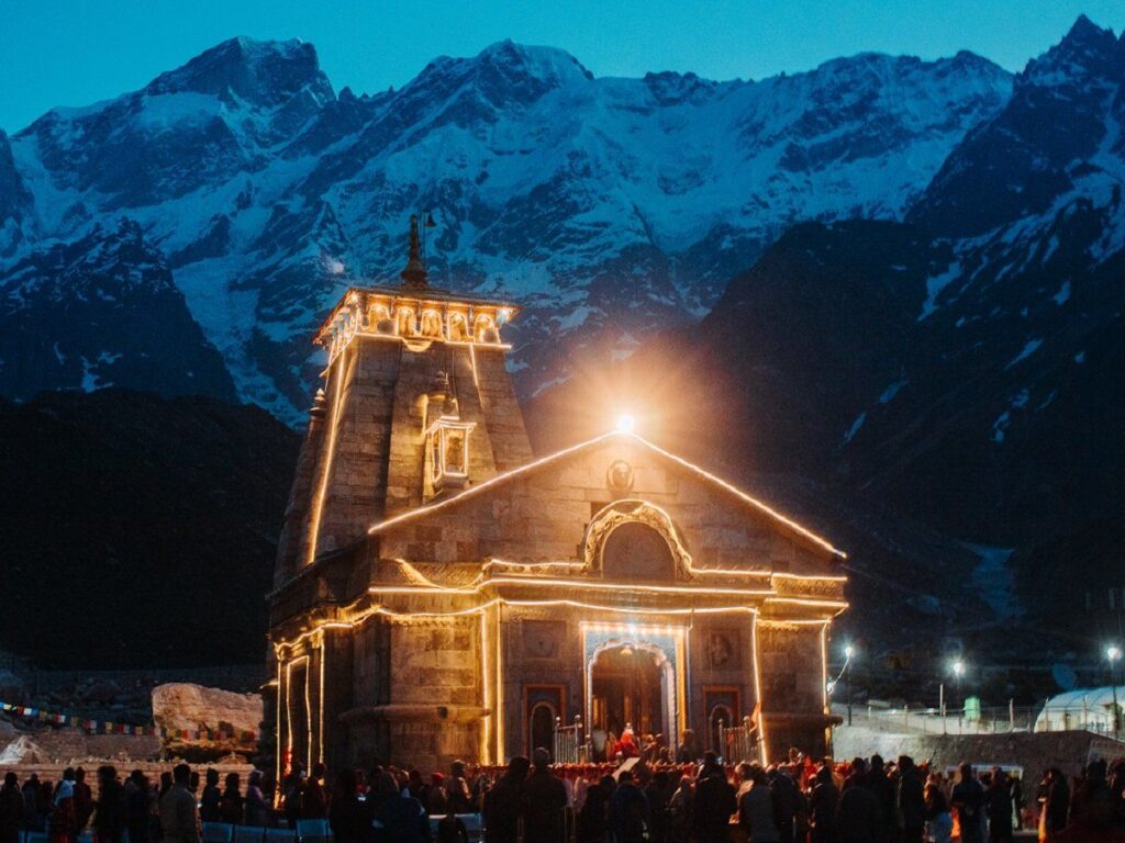 Crowdy Pilgrimage Night View of Kedarnath Temple Crowdy Pilgrimage Night View of Kedarnath Temple